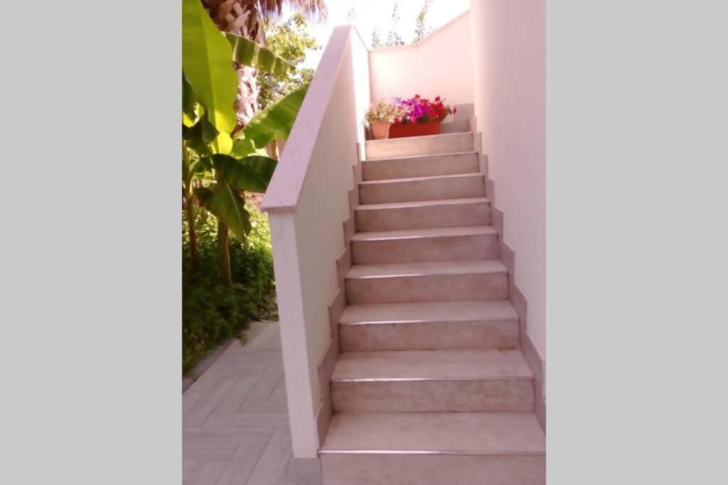 ペスカーラResidenza Floresアパートメント エクステリア 写真